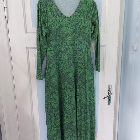 Lang og flott grønn kjole med stretch