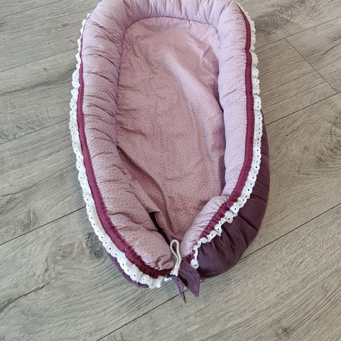 Nydelig hjemmesydd babynest