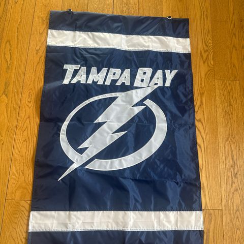 Ny! Tampa Bay Lightning supporterflagg til å ha på veggen etc str 110x70