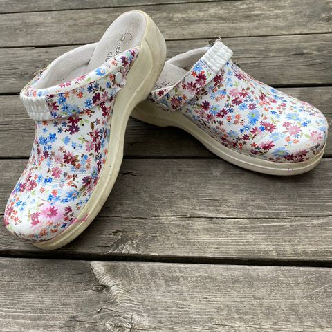 Myke, supergode flower clogs til dame