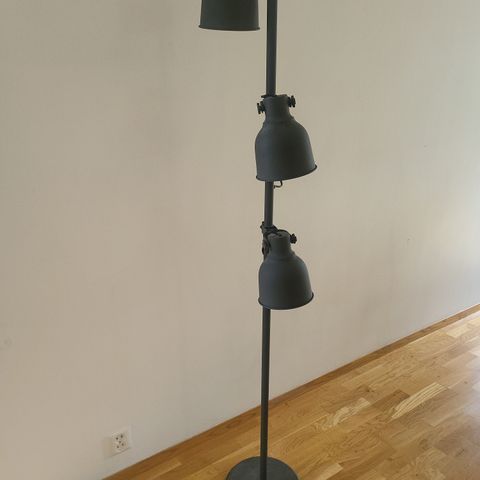 Hektar stålampe, Ikea