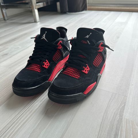 Jordan 4 red thunders