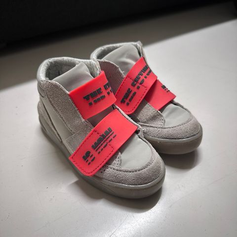 Zara sneakers (str. 24)