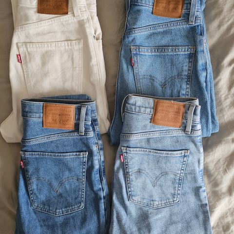 Lewi's jeans. W24/W26