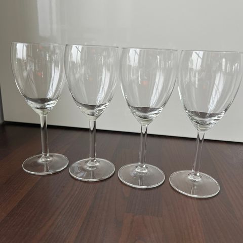 Glass/vinglass/rødvinsglass, 4 stykk