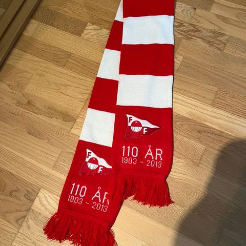 Jubileumsskjerf Fredrikstad fotballklubb 110 år