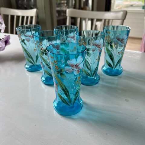 Antikke håndmalte, munnblåste saftglass - blått glass
