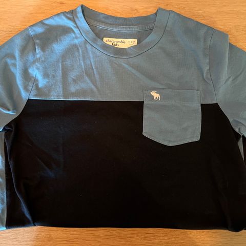 Abercrombie & Fitch t-skjorte til barn (11-12 år)