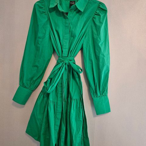 Grønn vero moda kjole/ skjortekjole