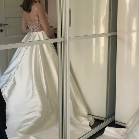 Renset brudekjole: elegant prinsessekjole fra Justin Alexander