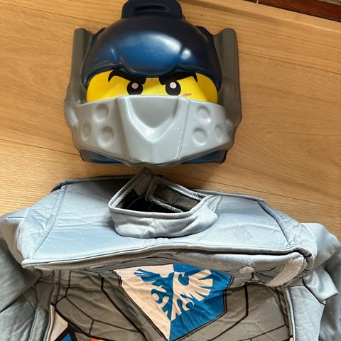 Flott Lego Nexo Knights kostyme str. 7-8 år