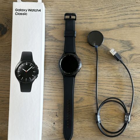 Samsung Galaxy Watch4 Classic 46 mm LTE, svart/svart