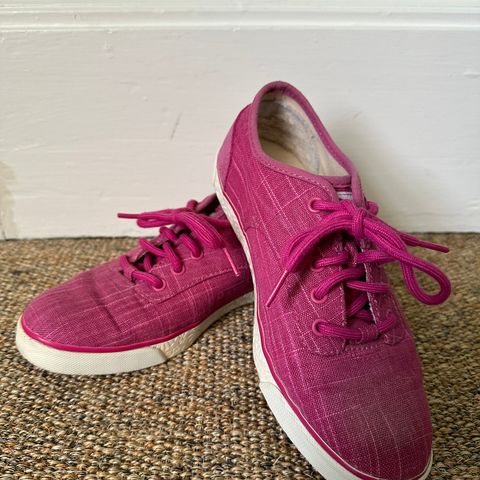 Rosa UGG sneakers