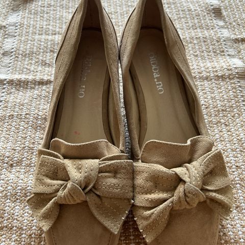 Bibba loafers str 38 i semsket beige med liten hæl 4 cm høy, lite brukt