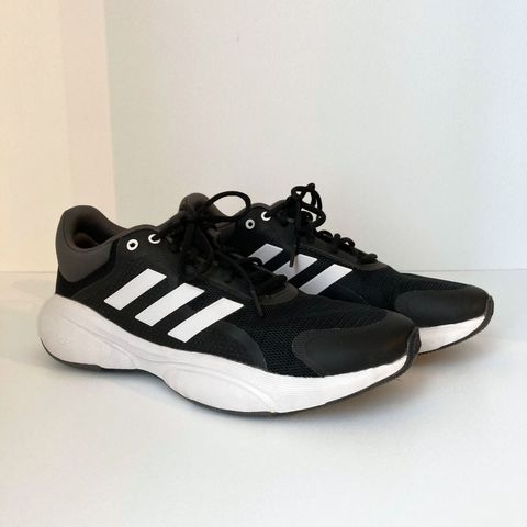 Adidas sko str. 43 1/3