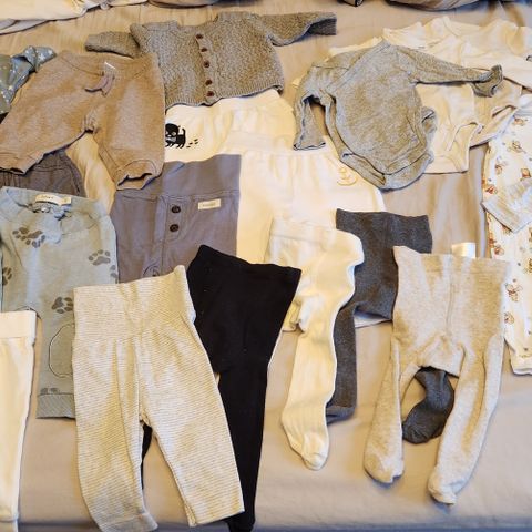 Babyklær til gutt /unisex i str.50 og 56 plukk og miks klespakke