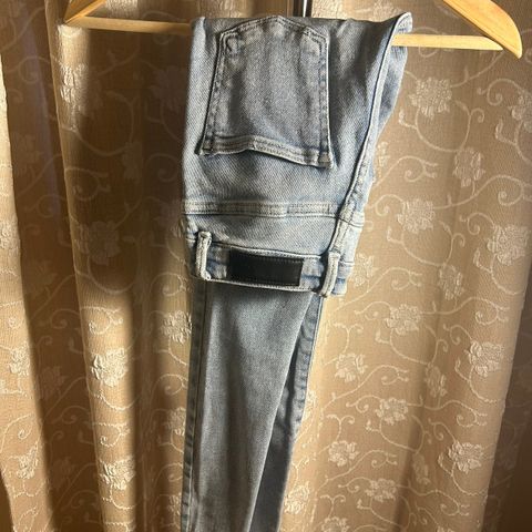 Skinny jeans Bikbok