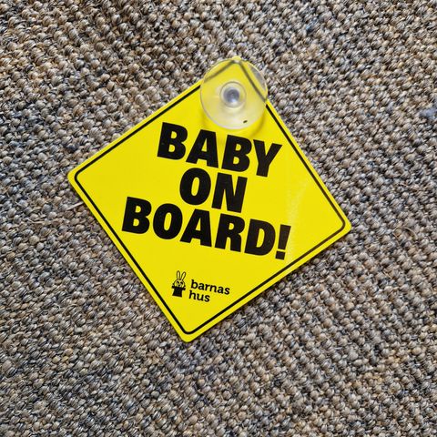 Baby on board skilt fra Barnas hus