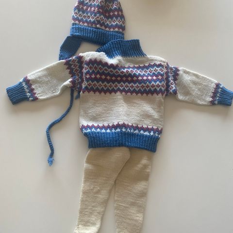 Hjemme strikket barneklær