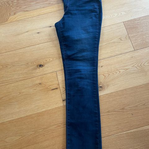 Mørkblå jeans