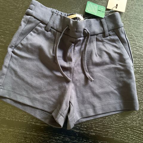 Shorts (helt ny) i str 122( 6- 8 år)