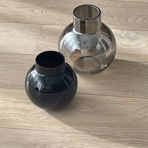 Vase i glass - sølvfarget og svart - selges samlet!