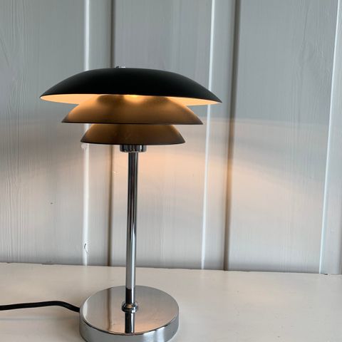 Dyberg Larsen bordlampe matt sort