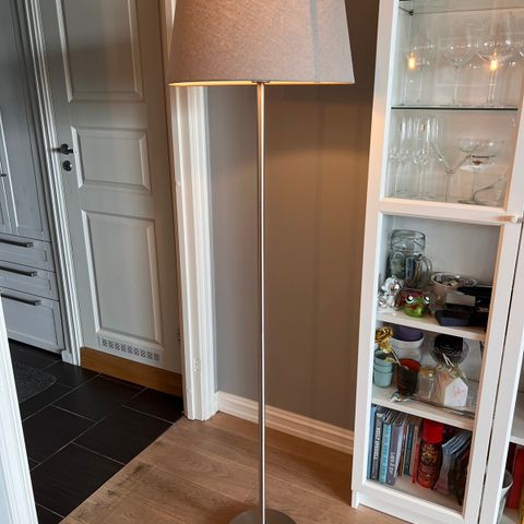 Stålampe og skjerm fra Lampehuset