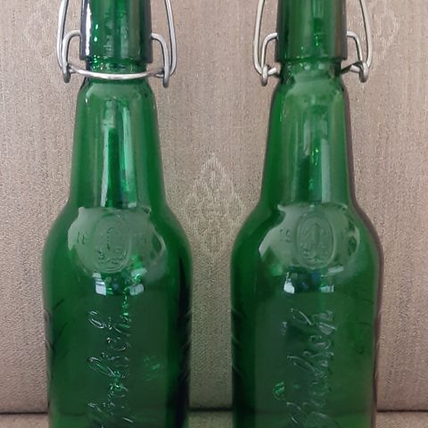 2 fine, grønne Ølflasker GROLSCH, med patentkorker.