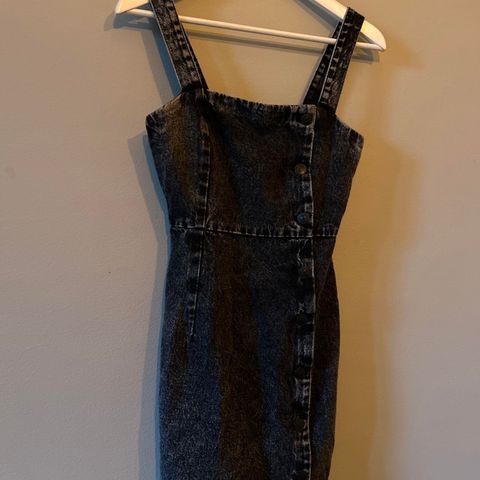 Fin & casual ny svart denim-kjole fra H&M i str S!