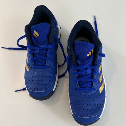 Adidas Gymsko barn str 34