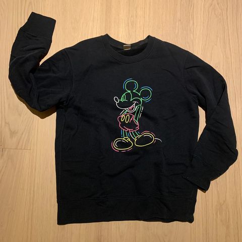 Uniqlo Disney collegegenser