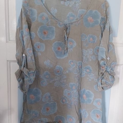 Florlett bluse fra White Stuff i str. 14 (L)