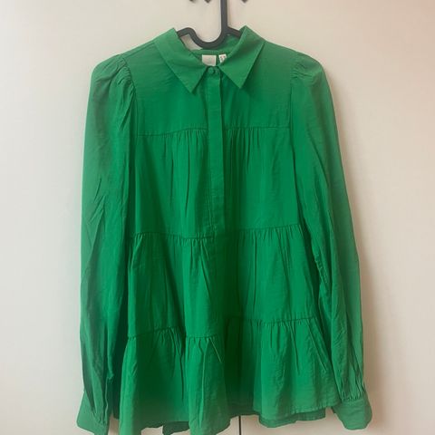 Grønn bluse fra YAS