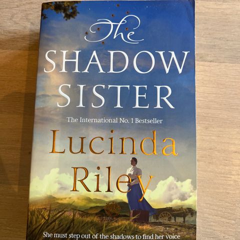 The Shadow Sister av Lucinda Riley