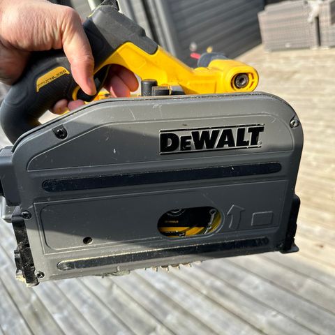 Utleie av Dewalt dcs520 dykksag med skinner og batteri