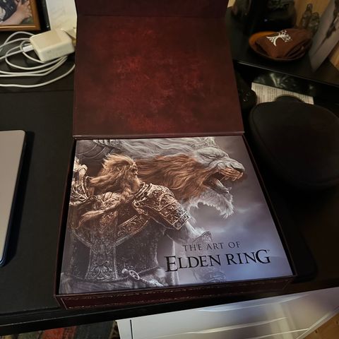 Elden ring bok (fra collectors edtion)
