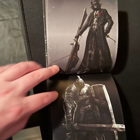 Dark Souls Art Book (fra spillet dark souls) med soundtrack og behind the scene