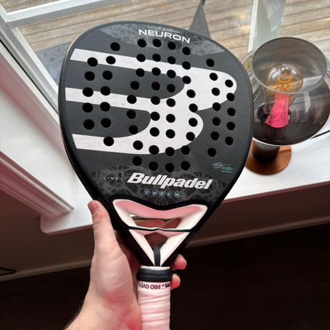 Bullpadel Neuron 2024 - lite brukt