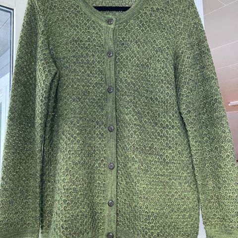 Vakker vintage cardigan selges! Str. 40/L/XL