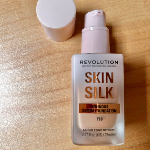 Revolution Skin Silk Luminous Foundation - ubrukt