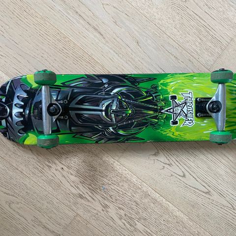 Lite brukt skateboard selges rimelig, 79 cm langt