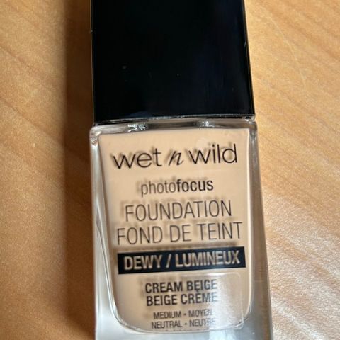 Wet`n Wild Dewy Foundation - ubrukt