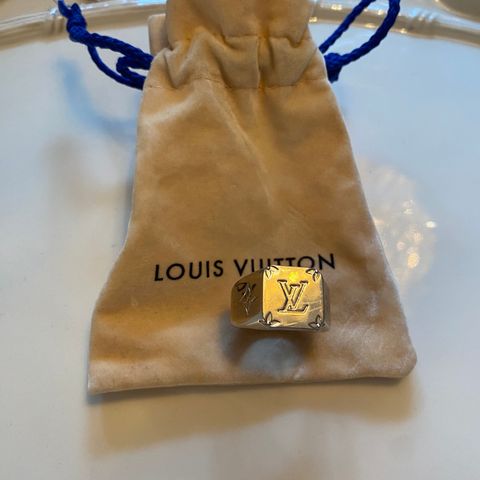 Louis Vuitton Ring Size L