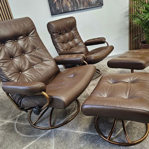 2 stk. Ekornes Original Stressless 1974 lenestoler med krakk