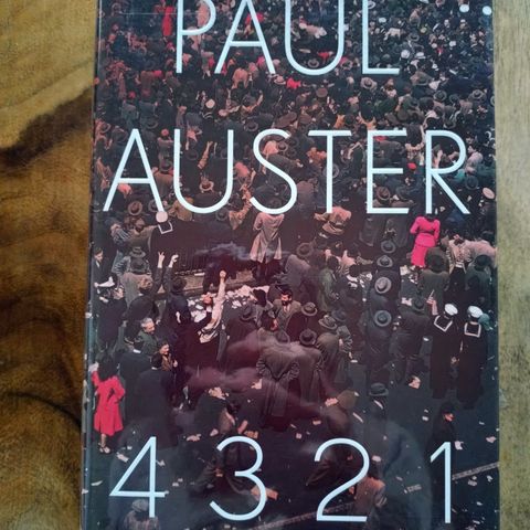 Paul Auster signert 4 3 2 1 på Engelsk