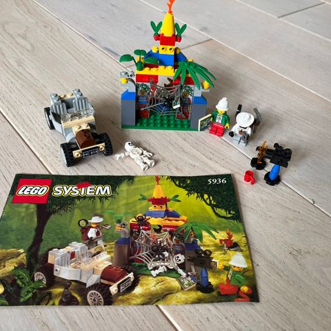 Lego - 5936, Spider's Secret / Señor Gomez's Expedition