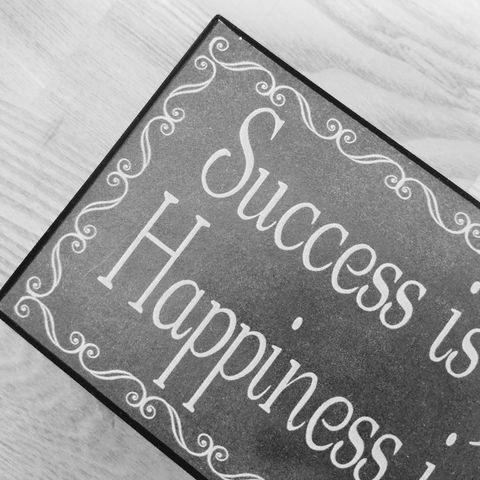 Skilt - success og happiness