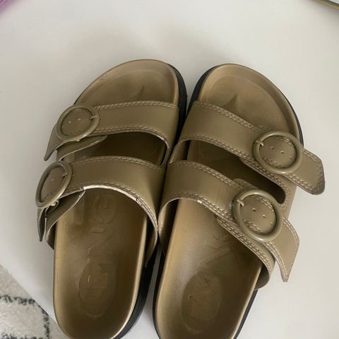 Sandaler fra Mango