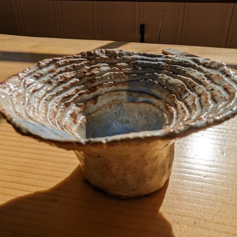 Lysestake i keramikk lagd av Aina Thiis Leirdal (5 h, 9,5 ø)